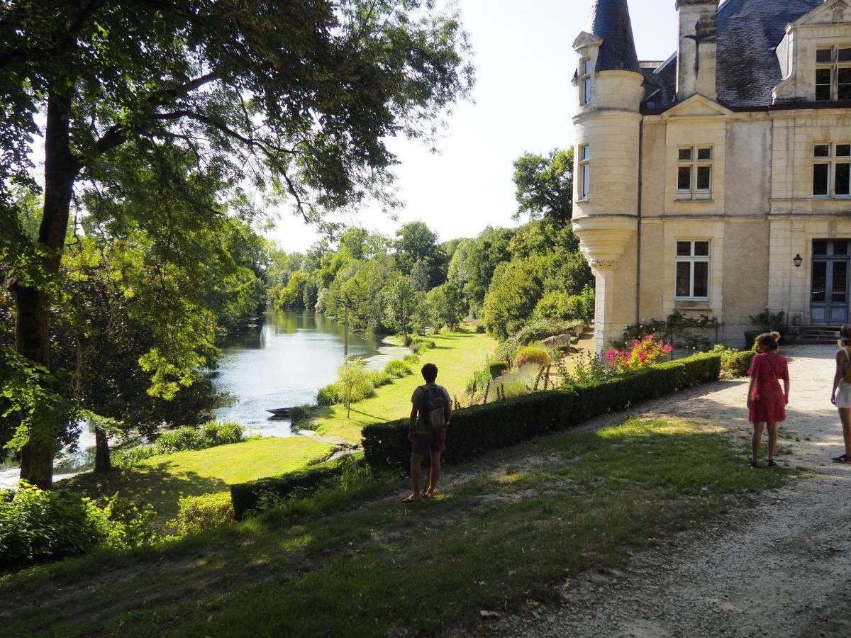 Château des Loups - Les Cyprès Echire Extérieur photo